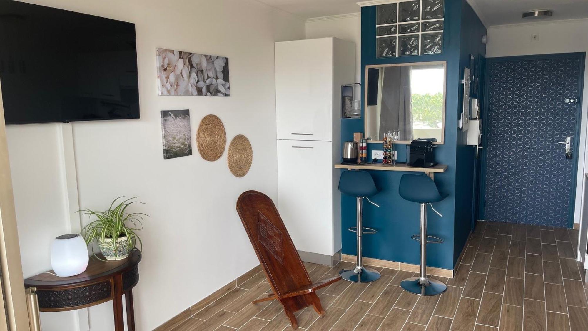 Joli Vue Mer, Piscine, Tennis, Parking Leilighet Antibes